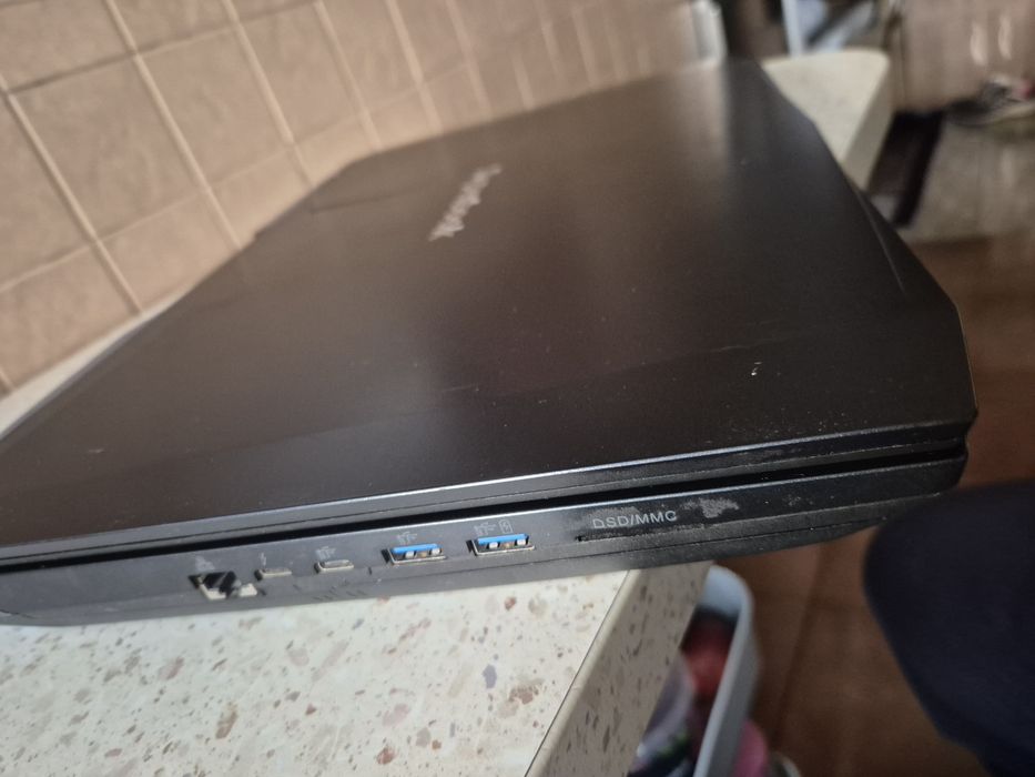 Laptop Hyperbook I7-6700K/32GB Ram/GTX 1080 8GB Win 11