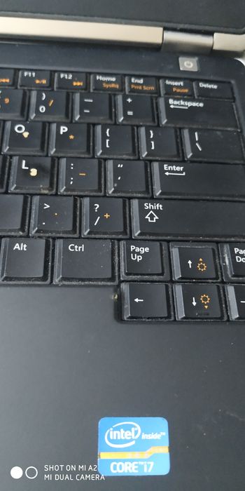 Mały sprytny osobisty laptop Dell 6220