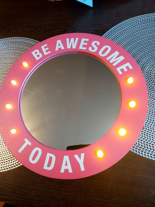 Lusterko z podświetleniem