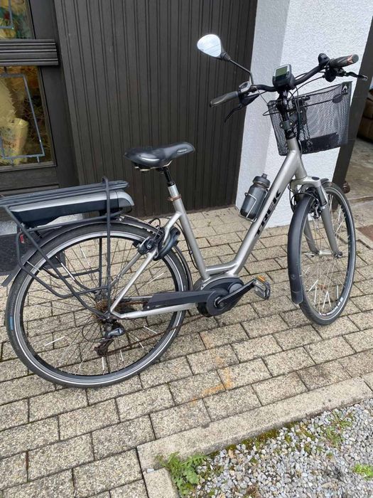 Продам велосипед електричний жіночий трек