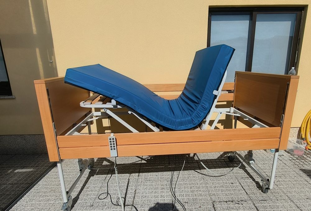 Cama articulada elétrica e elevatória hospitalar