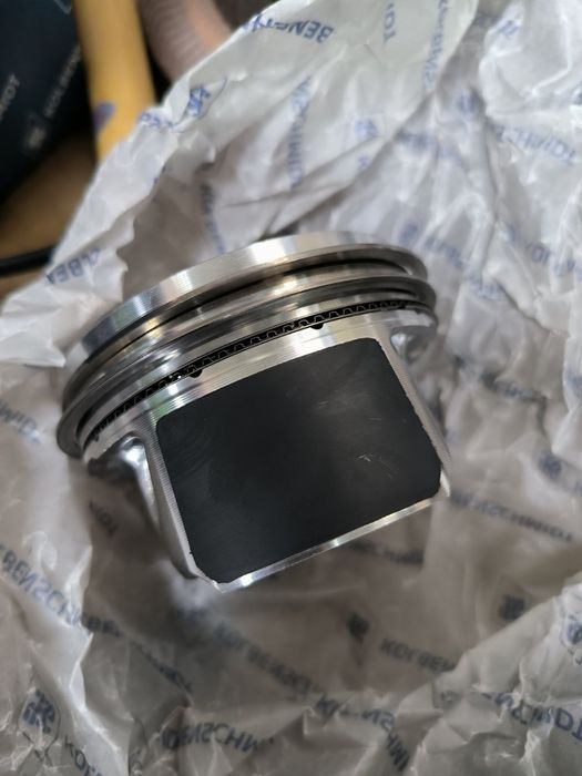 Продам поршні з кільцями KOLBENSCHMIDT 41197600