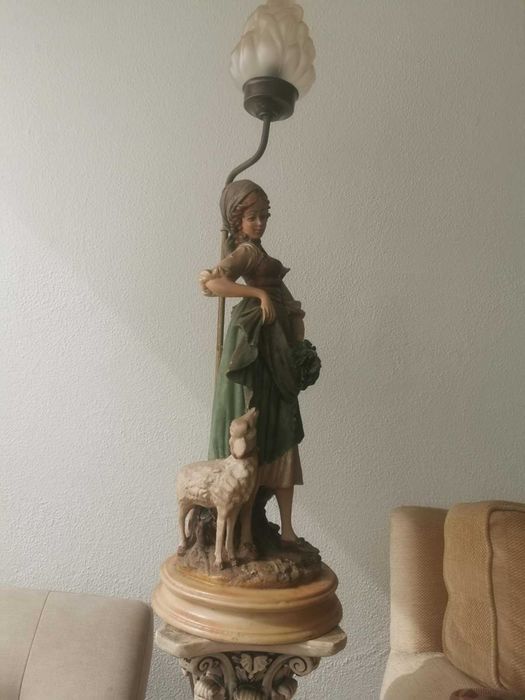 candeeiro estatua