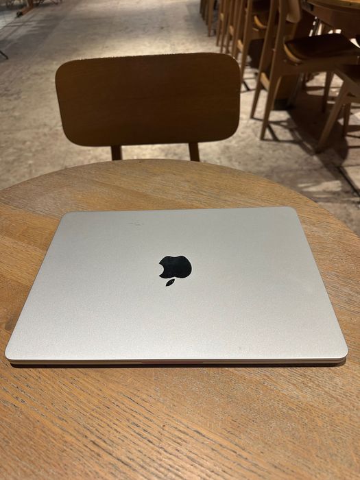 MacBook Air M2 2022