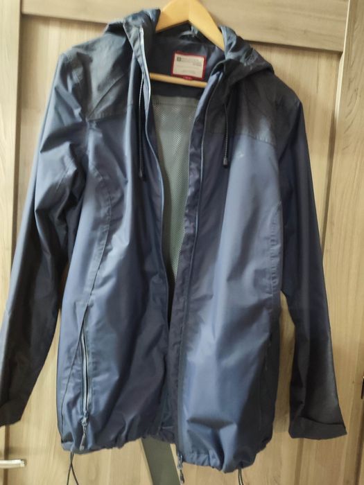 Kurtką damską lekką przeciwdeszczowa