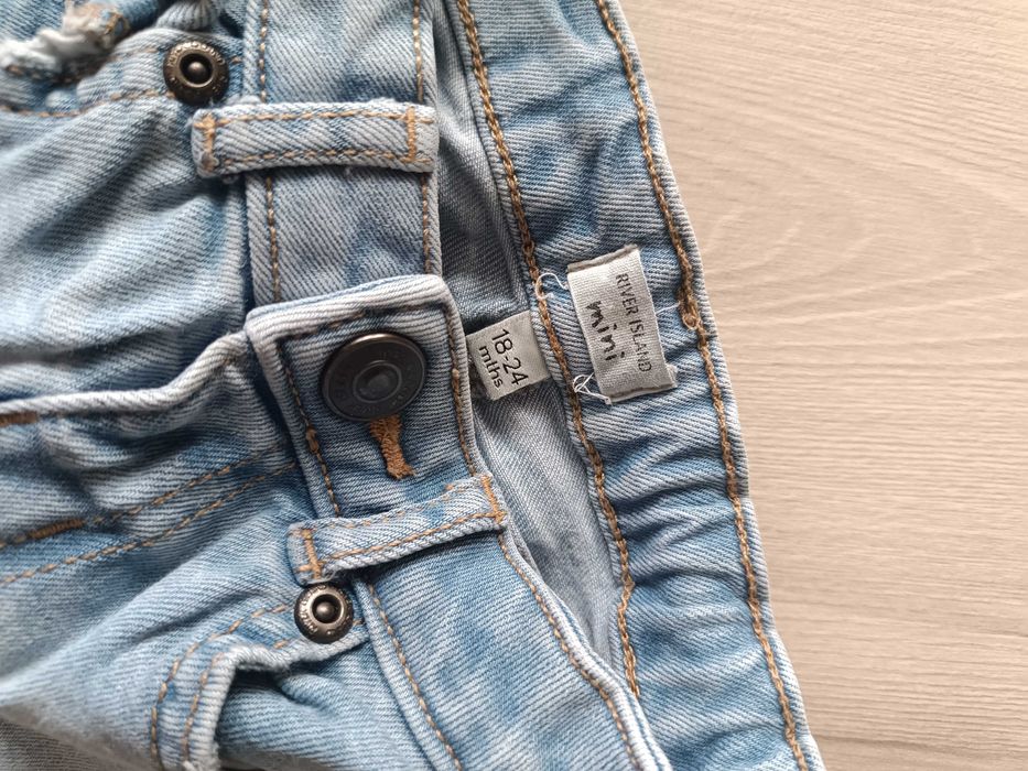 Spodnie dla dziewczynki jeansy używane przecierane, rozmiar 92/98