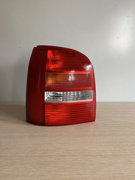 Audi A4 B5 lampa tylna lewa lift Europa 99-01