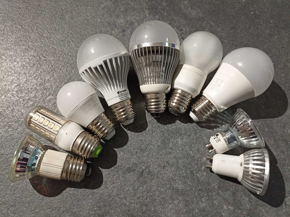 Żarówka LED - E27 - żarówki 7 +2szt - do piwnicy, na strych, na budowę
