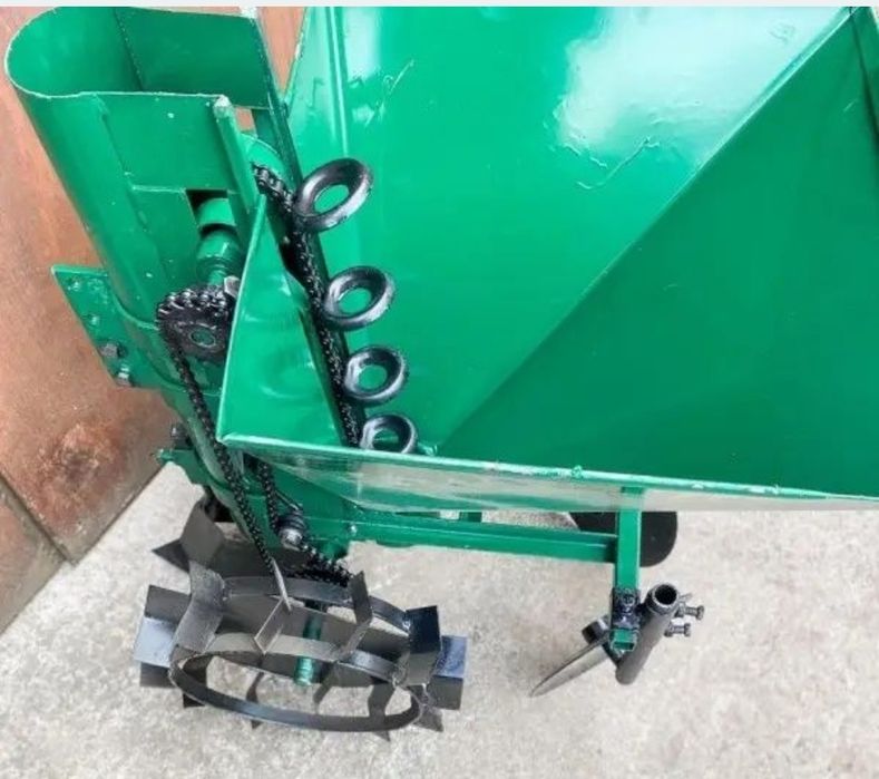 Картоплесаджалка для мотоблока