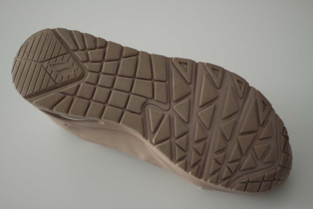 Sapatilhas Skecher tamanho 36 tom neutro