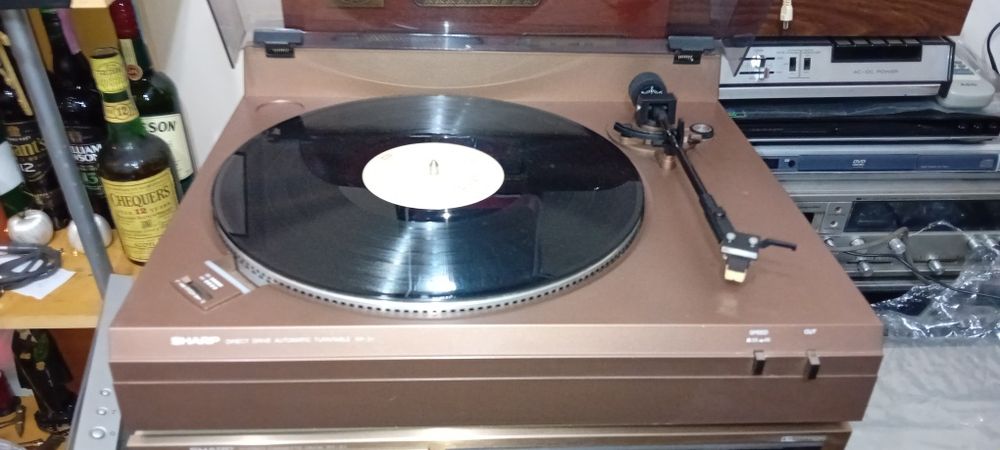 Radio gira discos cassetes amplificador SHARP
