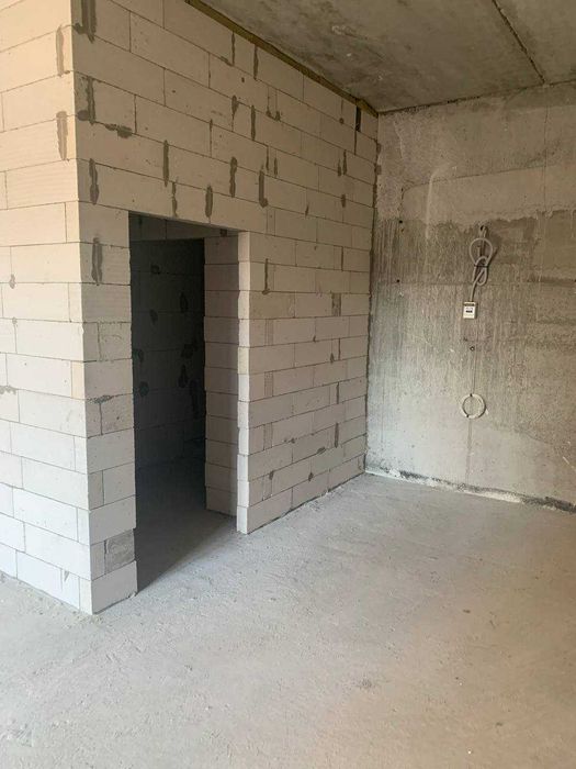 Фасадне нежитлове приміщення в новобудові, вул. Поштова (за ТЦ Аврора)