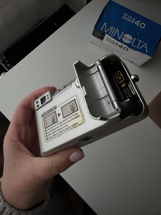 Плівковий фотоапарат Minolta Riva Zoom 140 з коробкою та документами