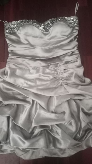 Vendo vestido e sandálias