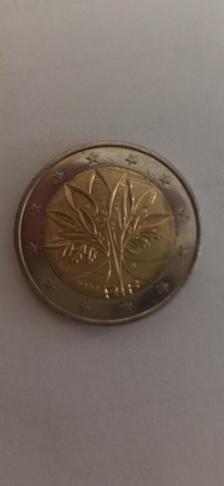 Moedas 2€ e moeda 1€