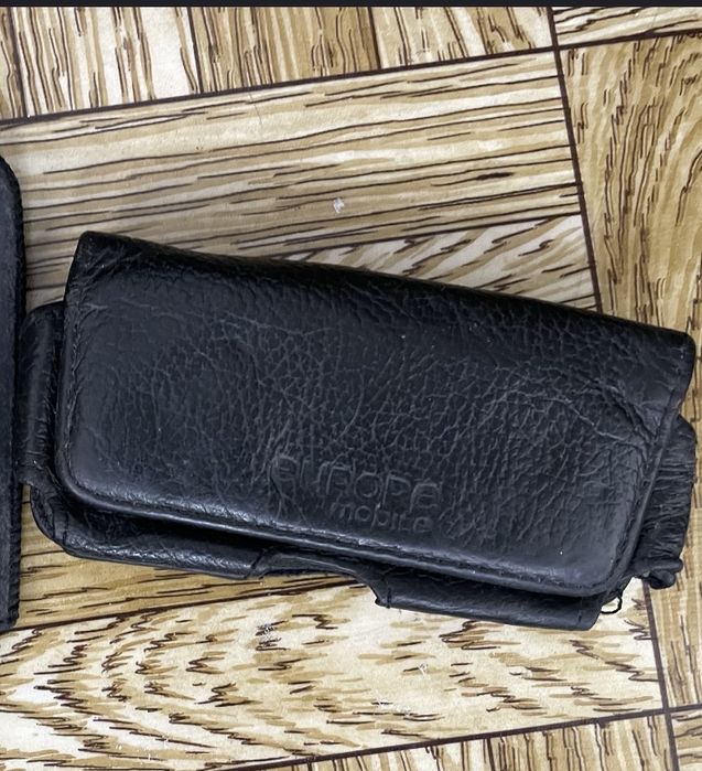 Футляры кожанные для мобильных телефонов