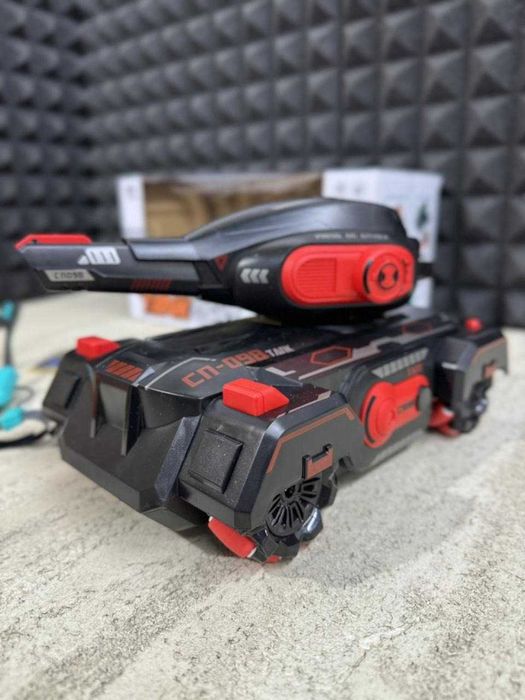 Танк на радиоуправлении с пультом и браслетом