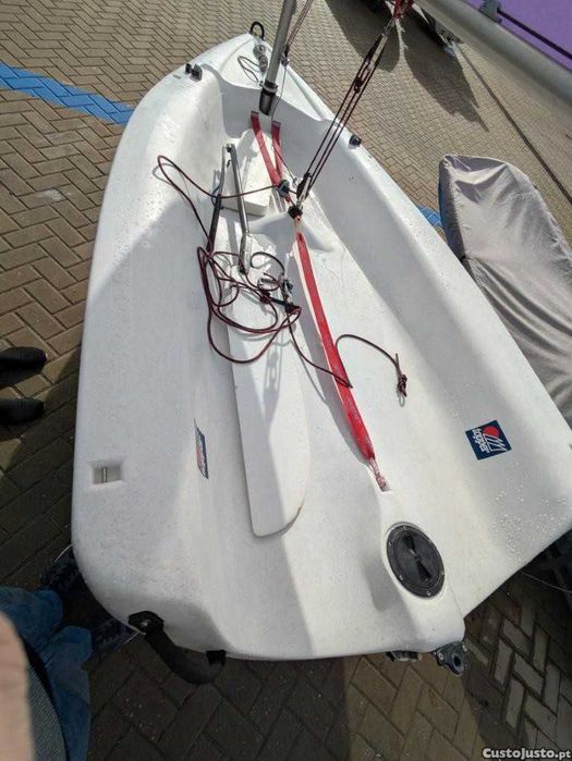 Barco á vela Topaz UNO RACE 3 velas, capa e carrinho de praia | Oeiras