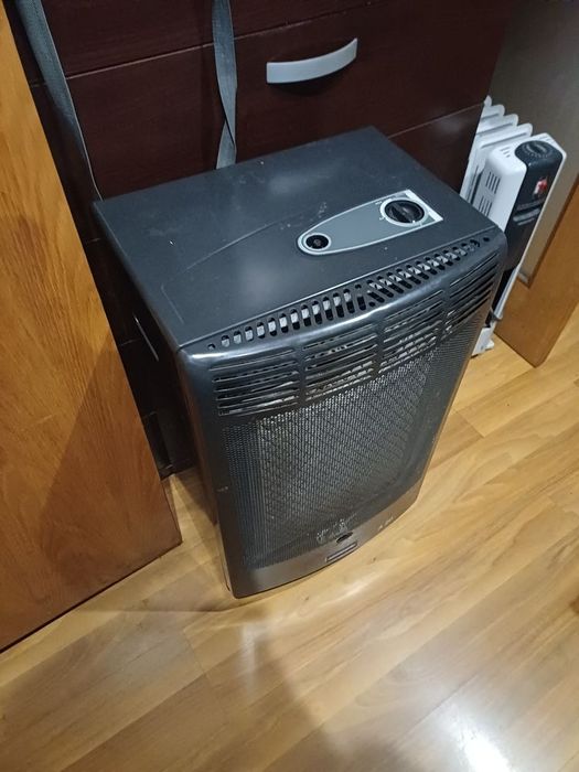 Aquecedor a gás preto