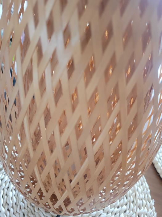 Lampa Ikea  daje bardzo cieple przythlne swiatlo