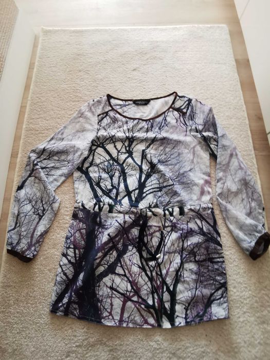 Torba z odzieżą damską (8 sztuk).