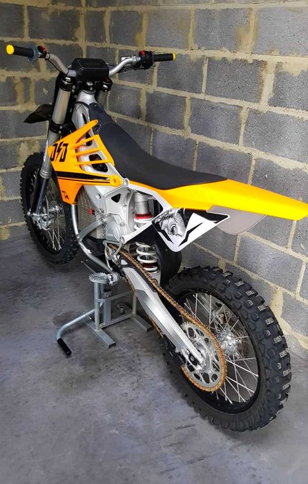 Moto elétrica americana Alta Motors (O mesmo Stark Varg 60HP)