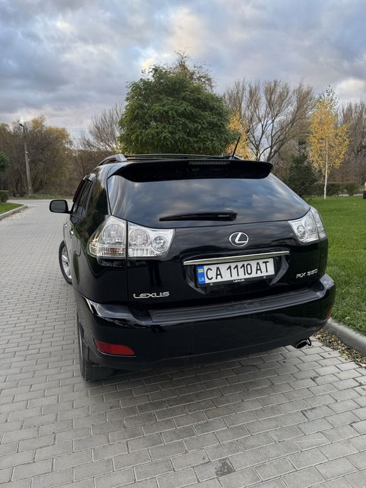 Lexus автомобіль