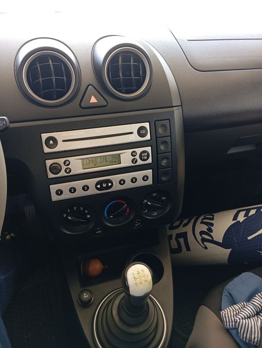 Ford Fiesta 1.25 (2005) – Apenas 139.000 km – 5 Lugares (Com AC)