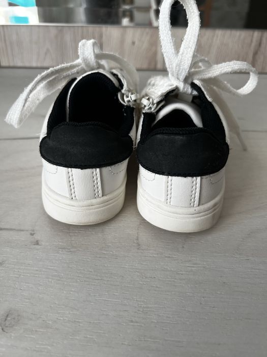 Детские белые кеды