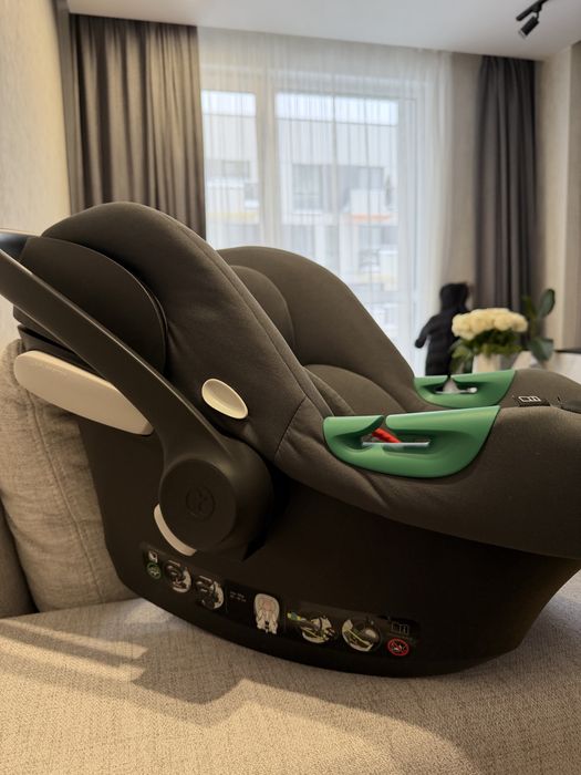 Автокрісло Cybex aton b2,група +0
