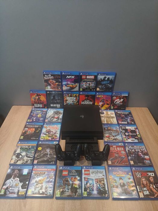 Super zadbane PlayStation 4 PS4 PRO w najlepszej możliwej wersji.