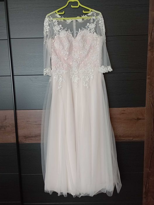 Suknia ślubna rozmiar L kolor łososiow.