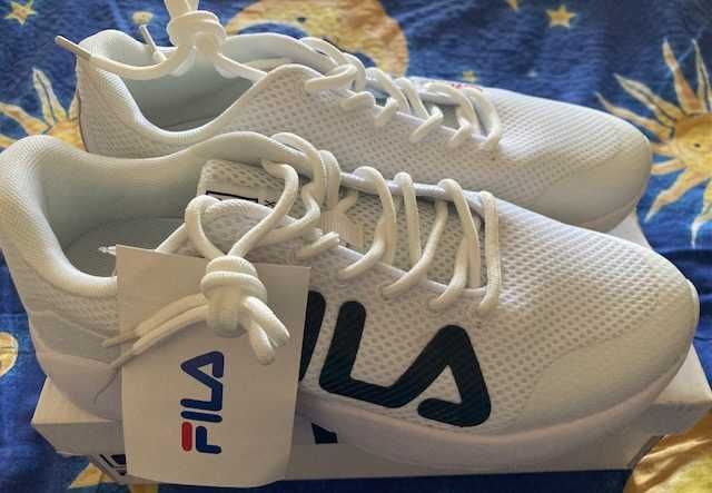 кроссовки Fila  на 39 размер