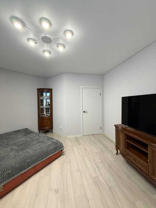 Оренда 2 кімн. квартири вул. Воскресенська, 2-В, ЖК «Паркові Озера -2»