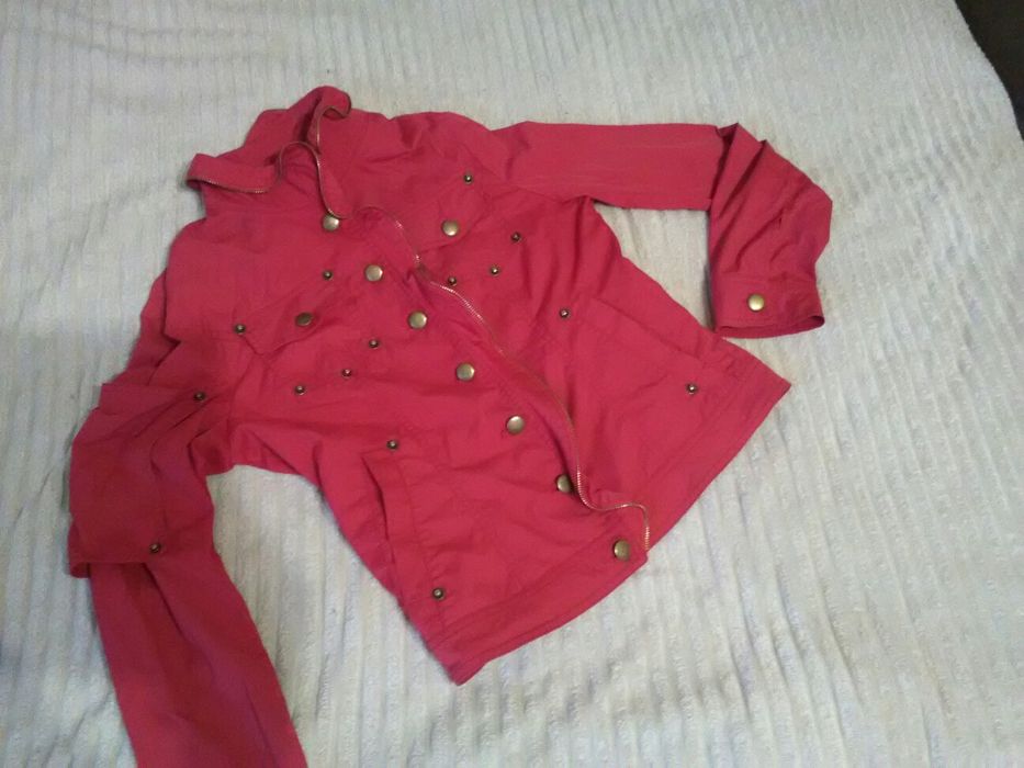 Куртка вітрова жіноча