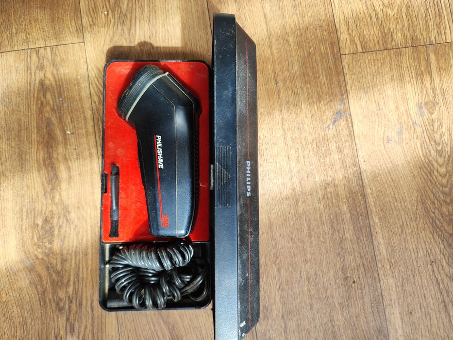 Винтаж Philishave 550, Бритвенные наборы и наборы