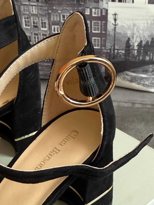 Жіночі босоніжки