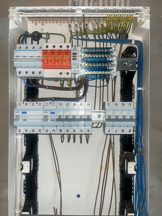 Elektryk. Usługi elektryczne.Instalacje, Pomiary, Odbiory