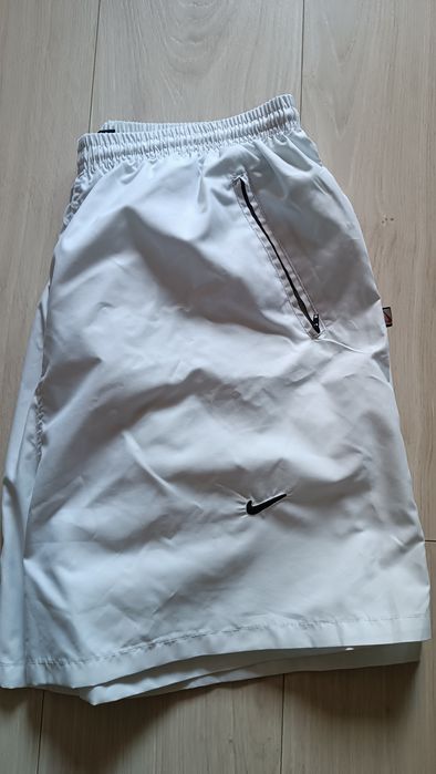 Продам фирменные шорты Nike.