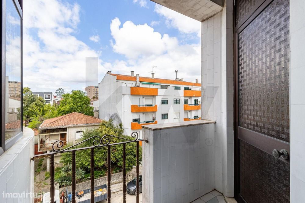 Apartamento T3 em São João da Madeira - com varandas, Localização Estr