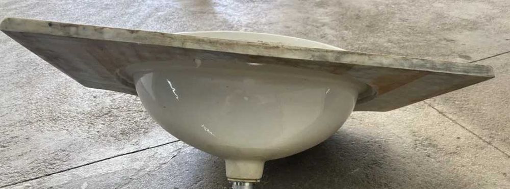 Lavatório Branco com Bancada em Mármore 55x80cm