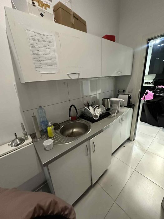 Zestaw szafek kuchennych z blatem i zlewem – stan średni