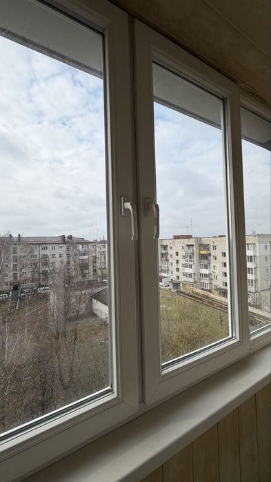 Продам трьохкімнатну квартиру в тихому центрі