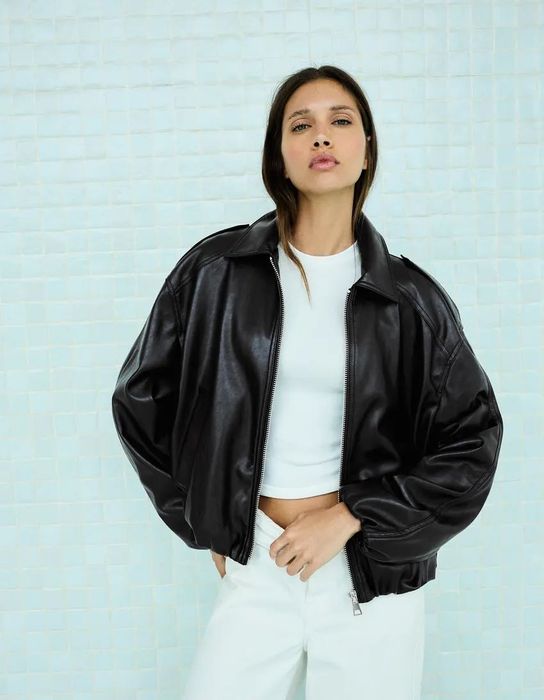 Шкіряна куртка від Bershka