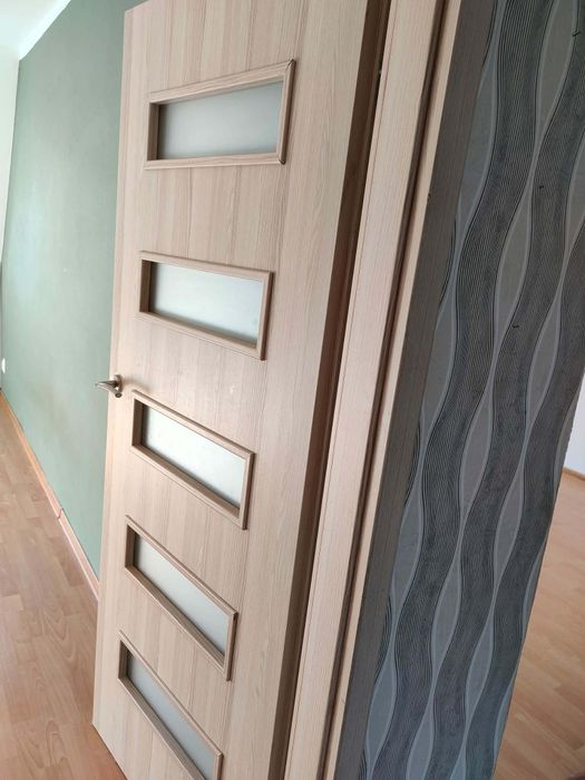 Do oddania 2 drzwi kolor dębowy