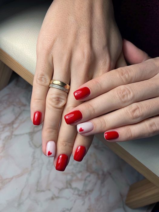 Манікюр Бровари, гель лак, нарощування