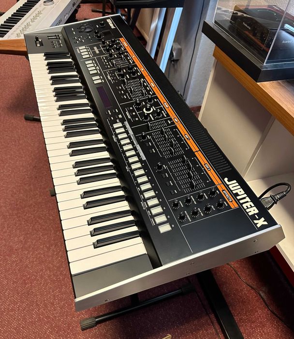 【ほぼ未使用品】ROLAND JUPITER X Roland JUPITER-X (中古)