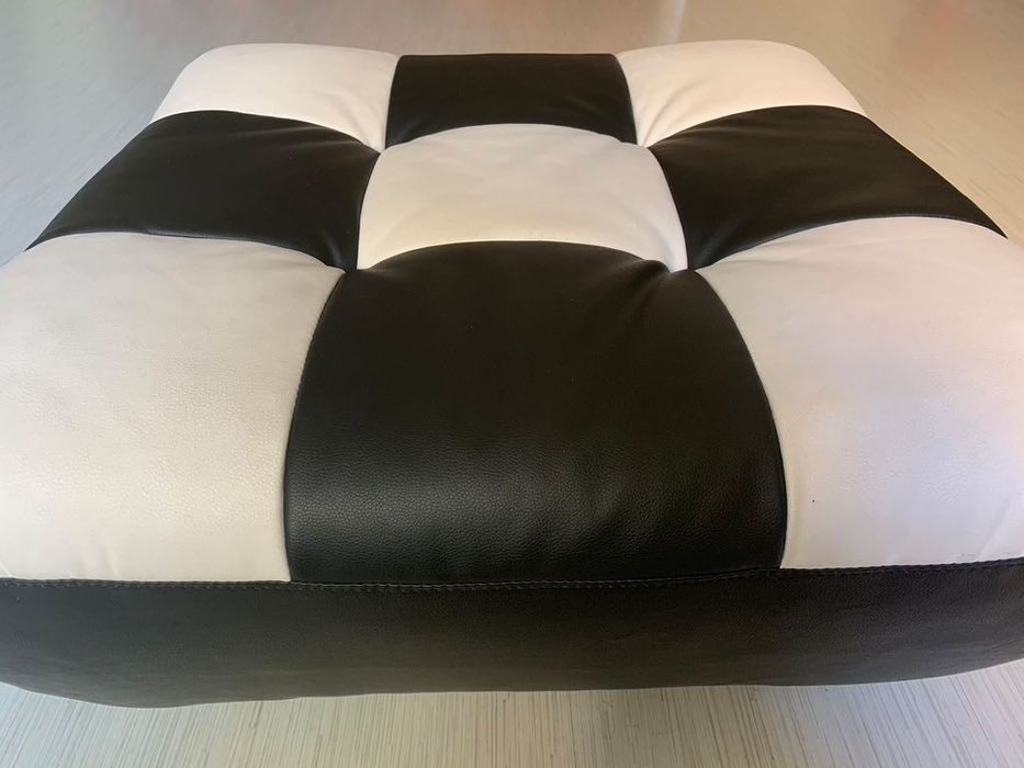 Puff xadrez branco e preto usado