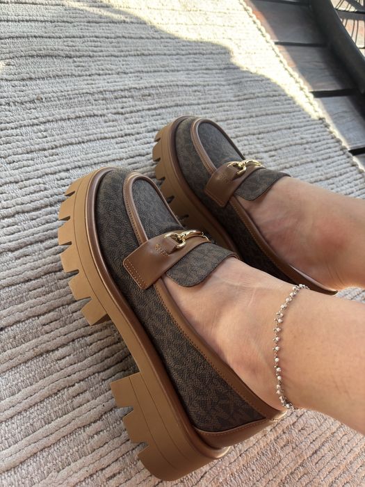 Mokasyny damskie Michael Kors brązowy monogram złote logo 37