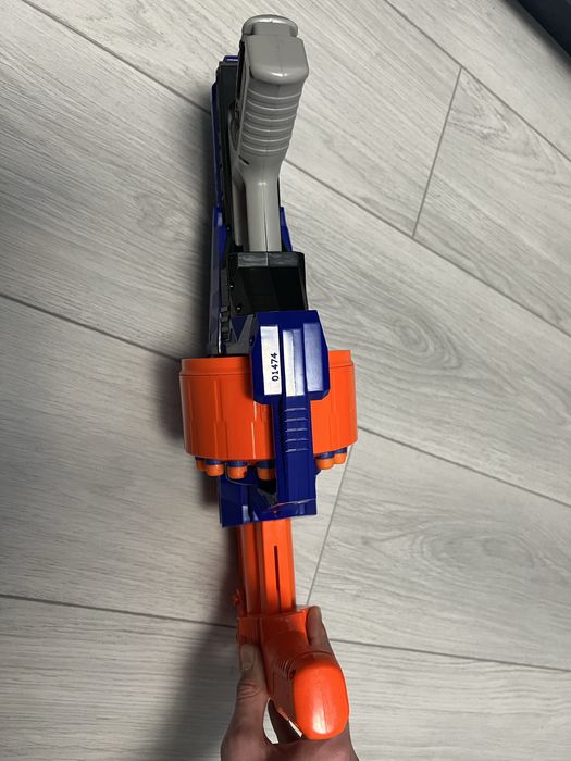 Бластер Nerf. Пістолет Nerf. Барабан